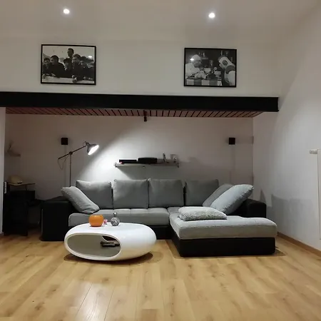 Colmar Apartment شقة